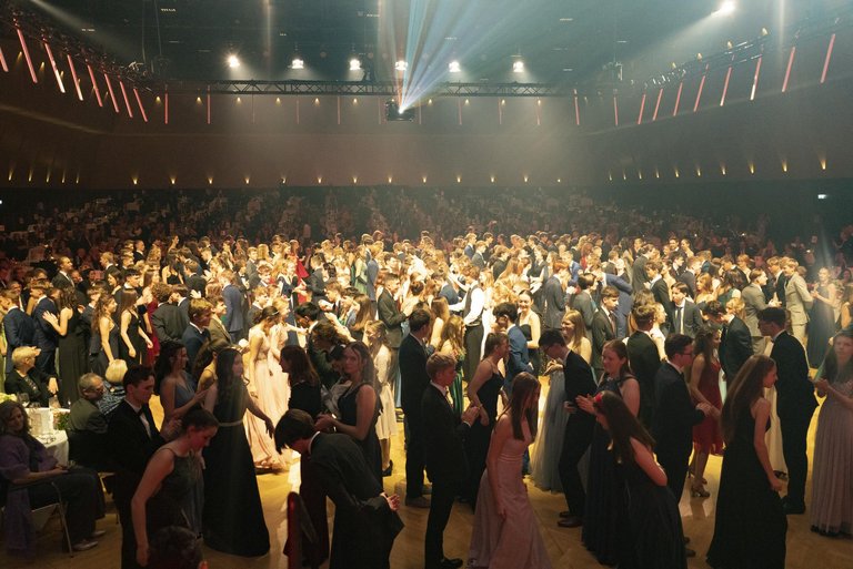 Bild zu Festlicher Weihnachtsball in der Mainzer Rheingoldhalle