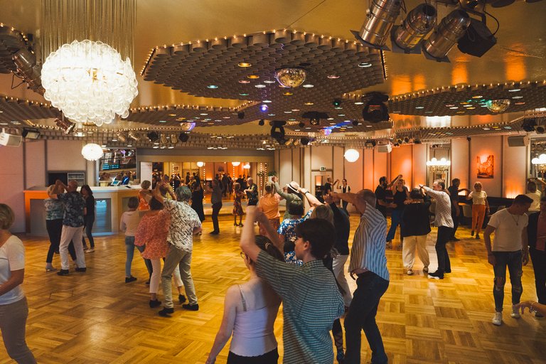 Bild zu Family-Party