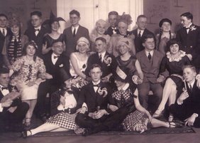 Tanzstunde Ostern 1927 im Weihergarten mit Aenne Willius-Senzer