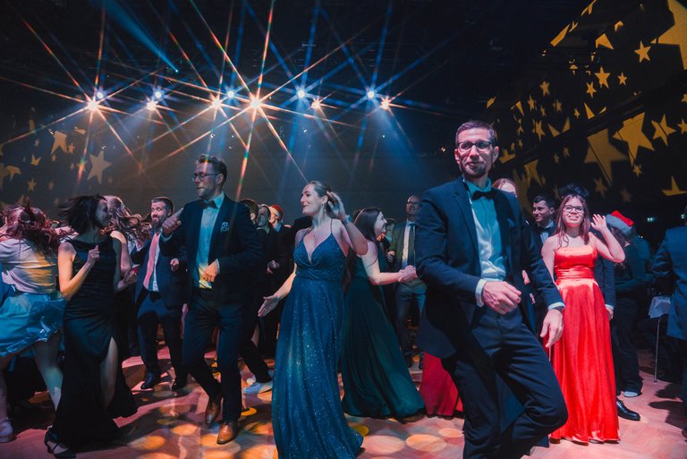 Bild zu Senzer`s Second Step - Basar für Ball-und Abendmode Edition